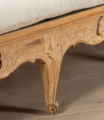 18th Century Swedish Rococo Tragsofa in Original Paint
