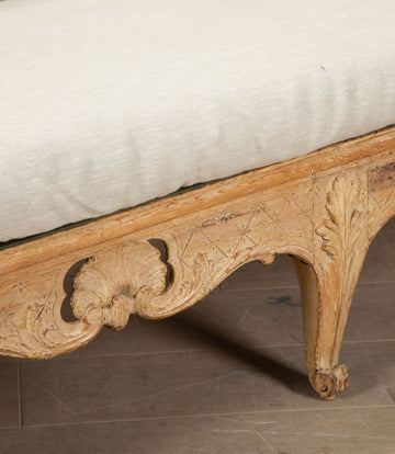 18th Century Swedish Rococo Tragsofa in Original Paint