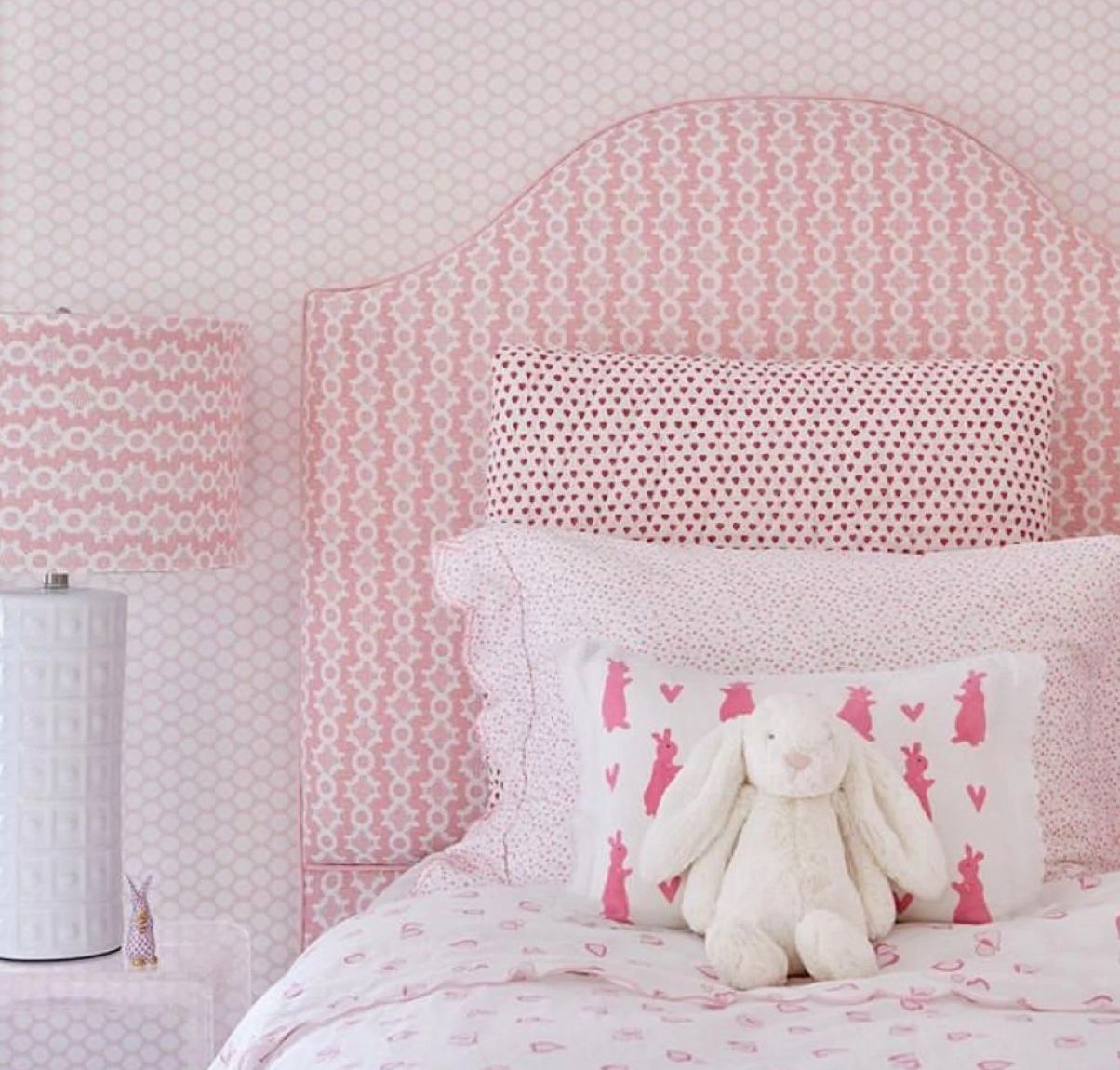 [install]Design by Elliot Interiors color-name:Pink