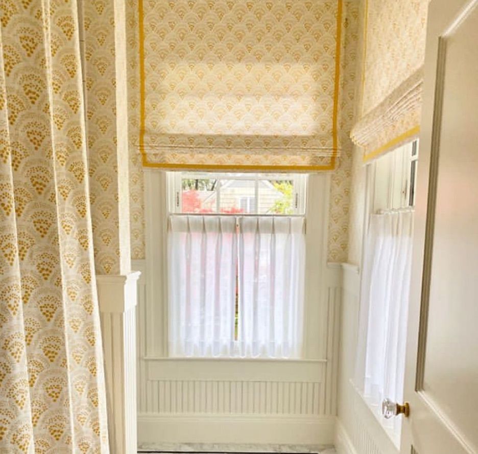 [install]Design by Jenkins Interiors color-name:Yellow